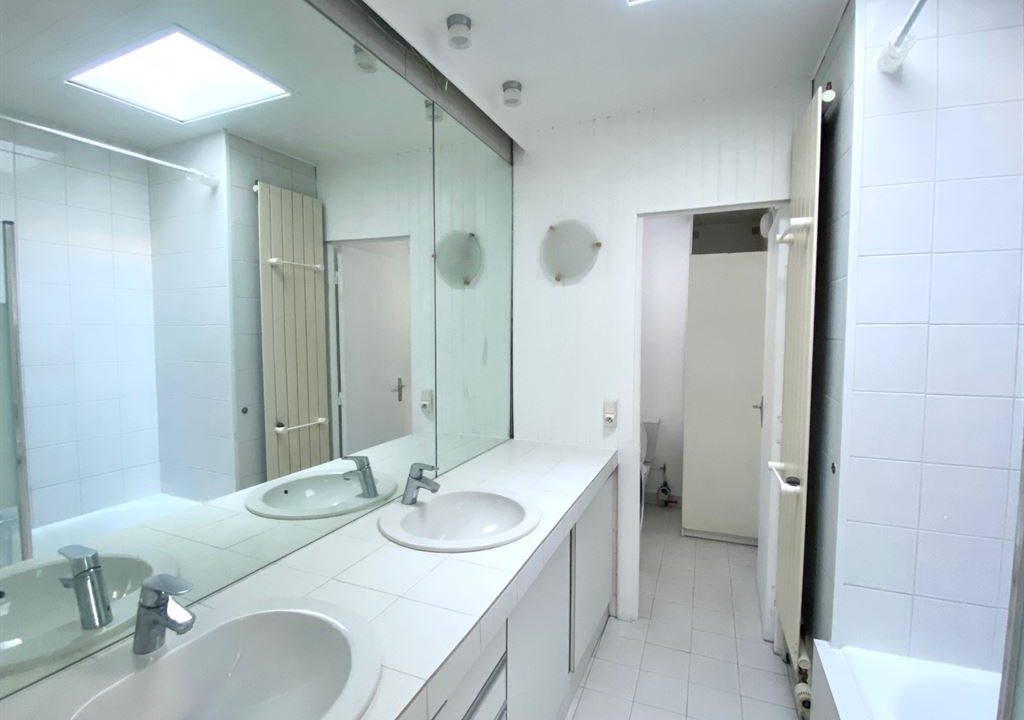 1024_uUl075IzU4oN5b_flv_Ql5czWW7SlqTHLcFznkcFyoM