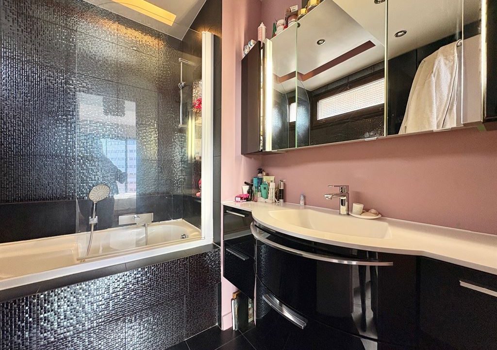 1024_rD8fS2XeIX1D41as9siP-mvGp-L3mPDt_81S0aGXGvQ